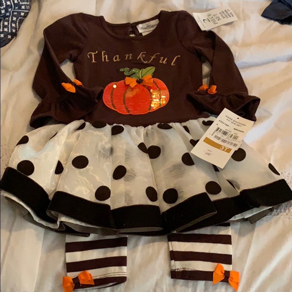 Brand new Thanksgiving 2 piece set- size 3T